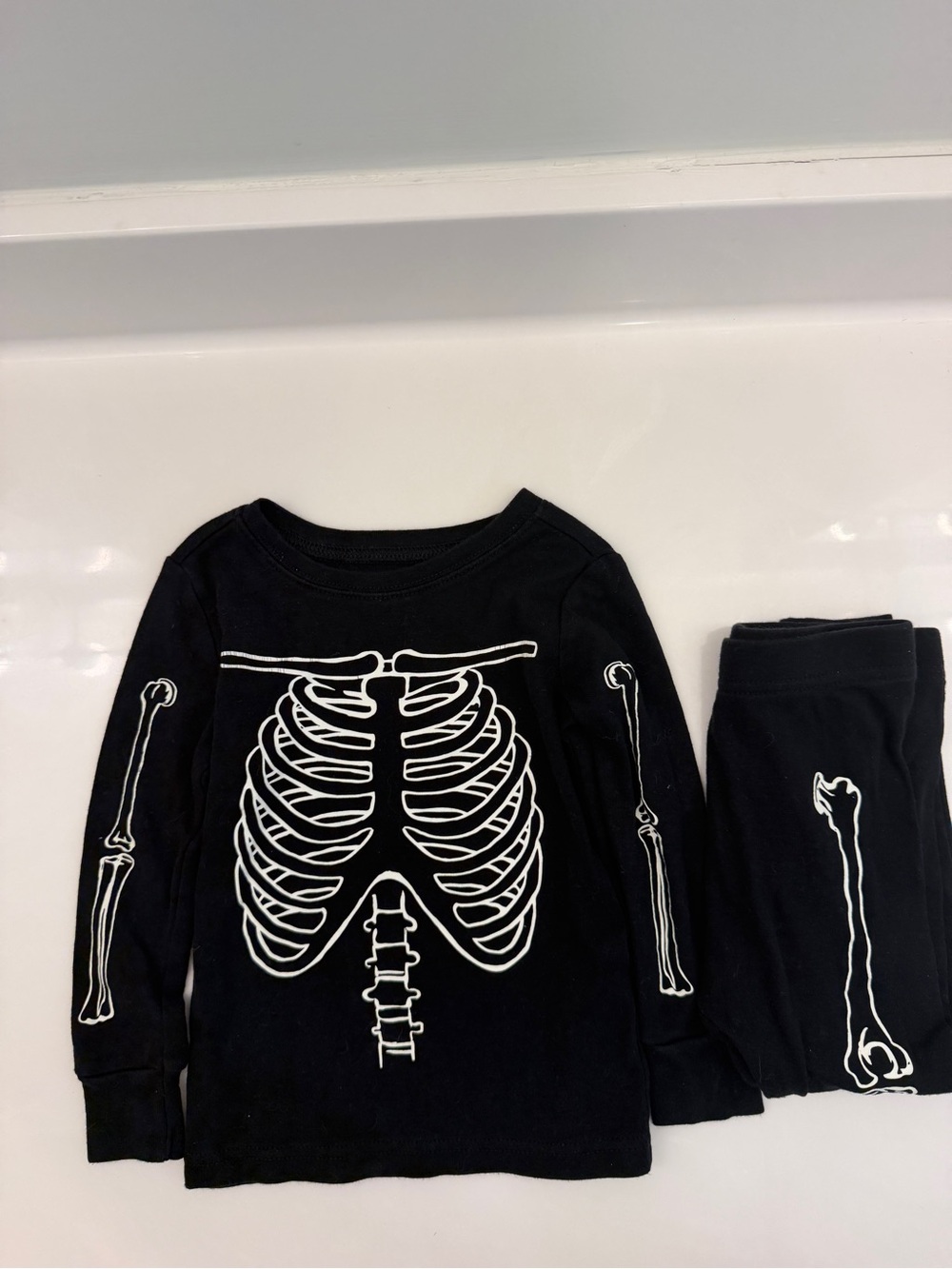 GAP Black Kids Pajama Set with White Skeleton Print glow in dark